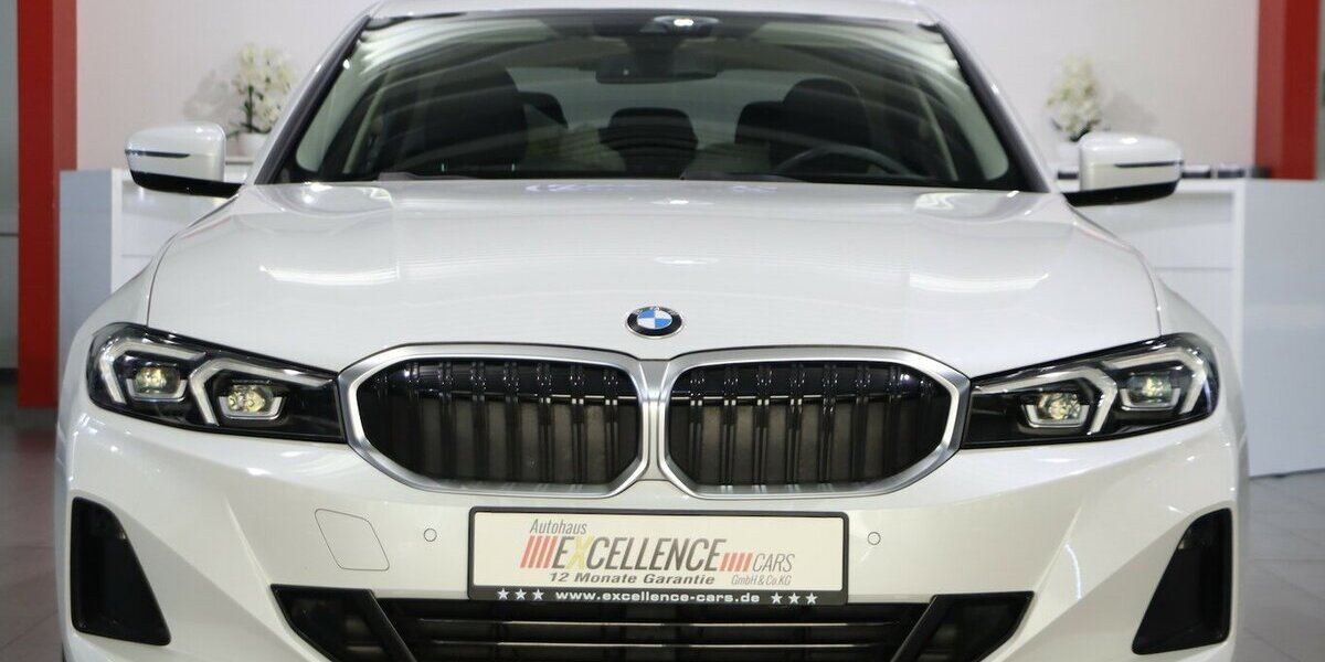 BMW 320d LIMOUSINE xDrive BUSINESS / CURVED / LED 68.000 km 29.555 &euro; Hamm 59077