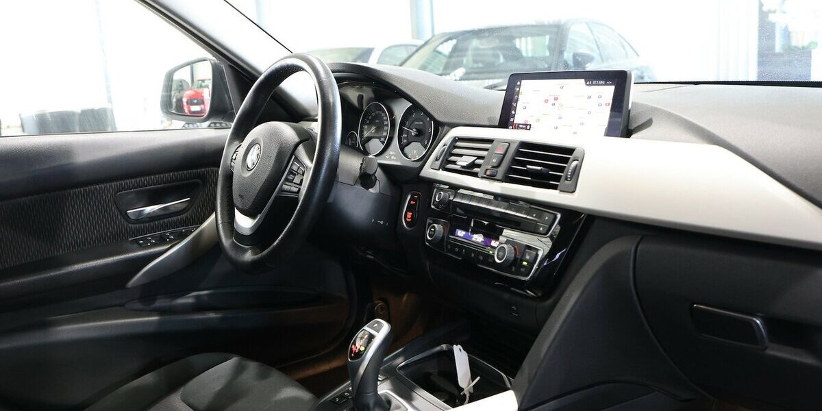 BMW 330d Touring xDrive Advantage / LED, HEAD-UP 227.000 km 12.202 &euro; Hamm 59077