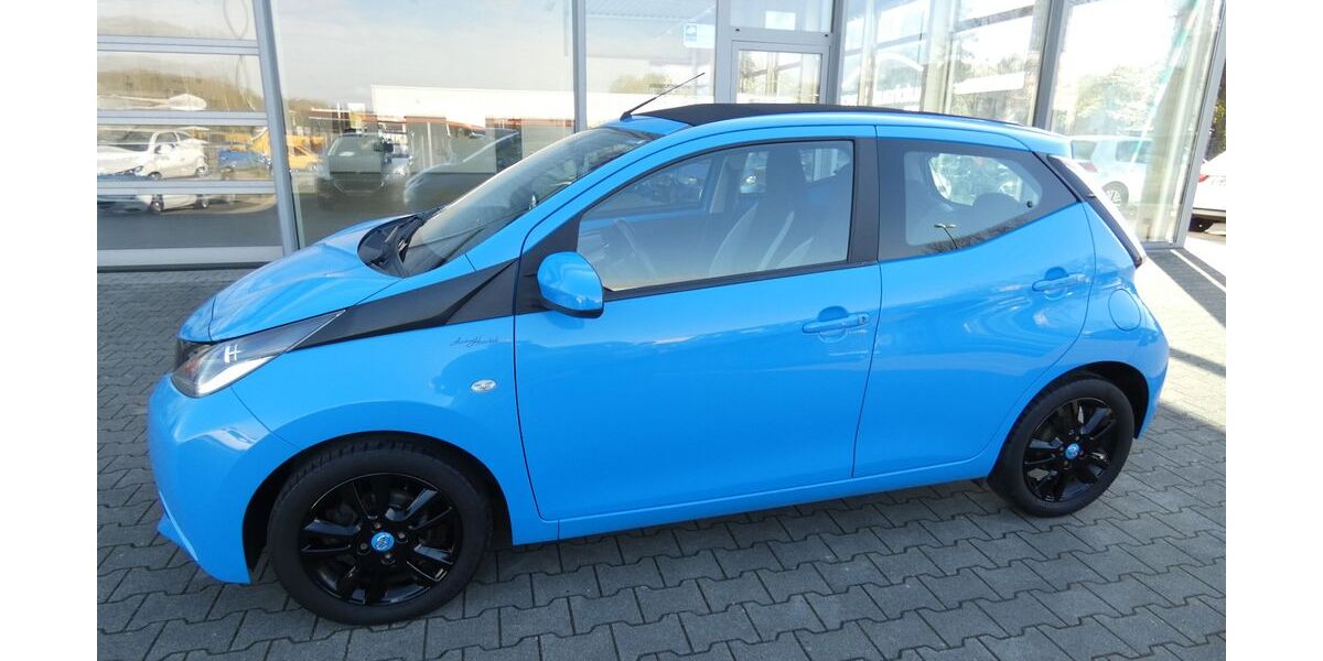 Toyota Aygo (X) 68.000 km 7.200 &euro; Bergkamen 59192