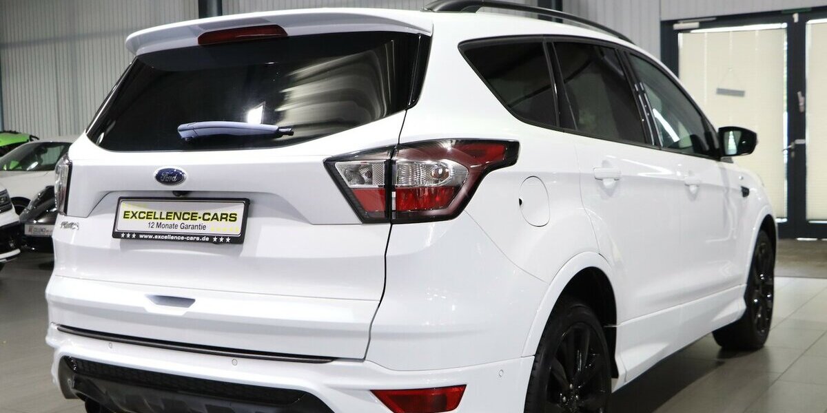 Ford Kuga ST-LINE SPORT WHITE & BLACK / XENON, LEDER 127.000 km 14.911 &euro; Hamm 59077