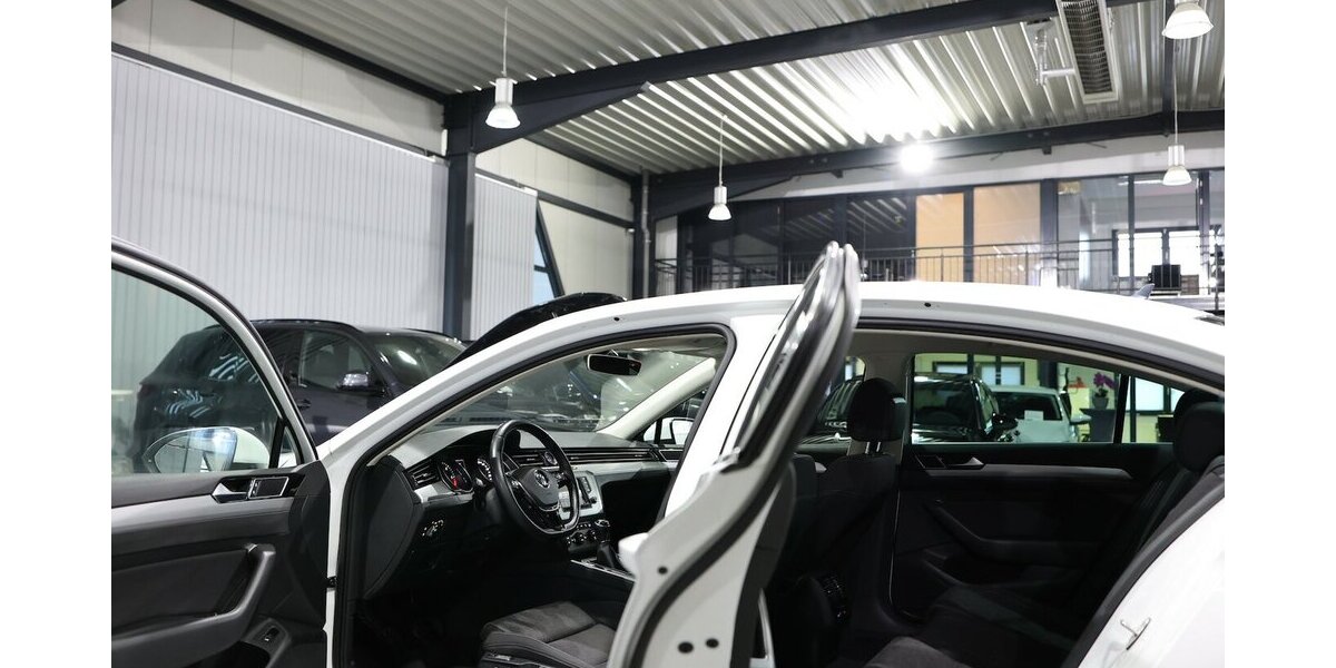 VW Passat 1.6 TDI Comfortline WHITE / MASSAGE+SHZ 176.000 km 10.444 &euro; Hamm 59077
