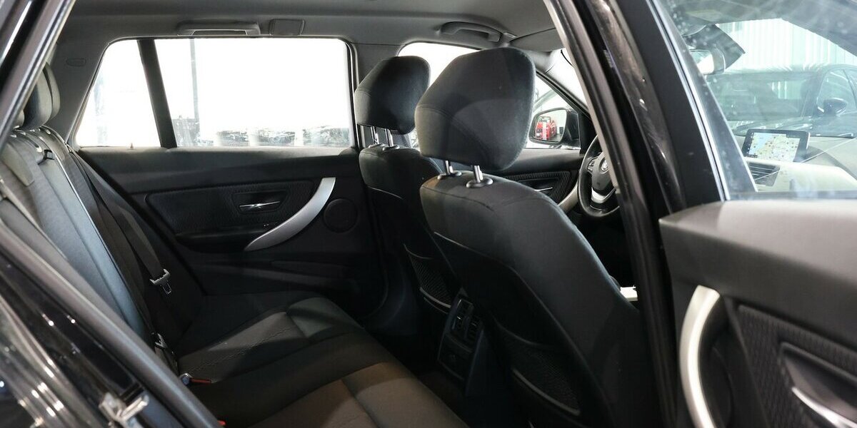 BMW 330d Touring xDrive Advantage / LED, HEAD-UP 227.000 km 12.202 &euro; Hamm 59077