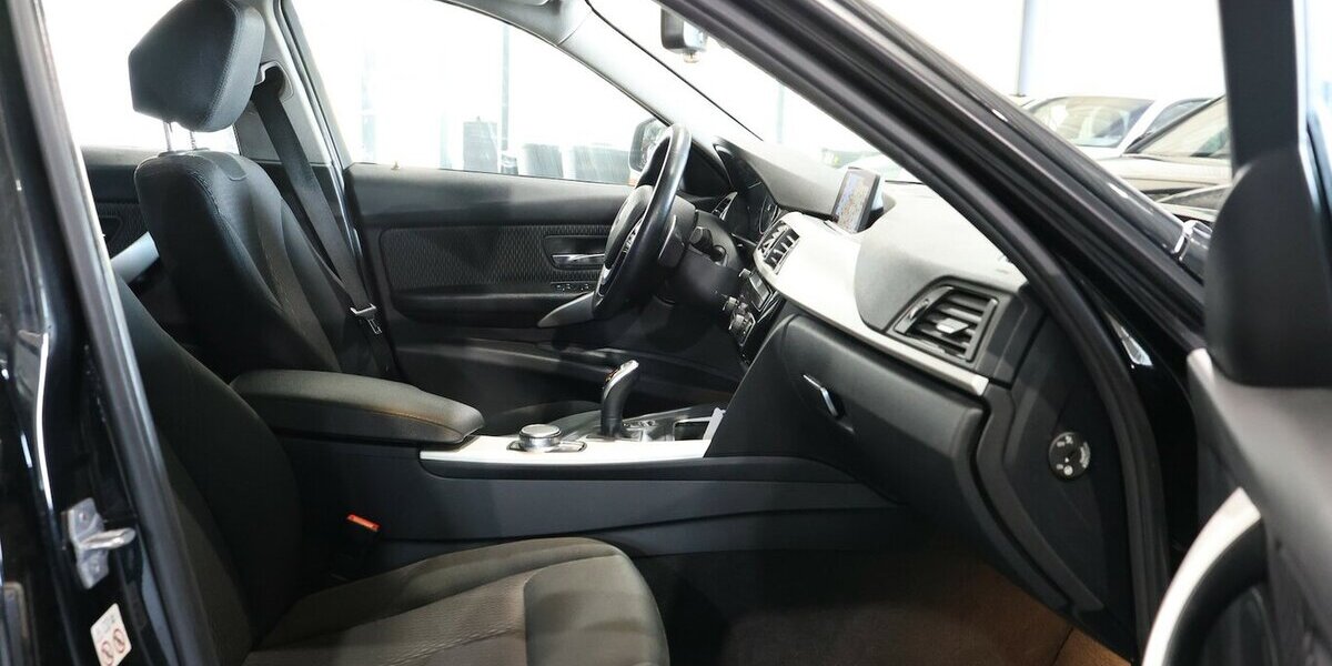 BMW 330d Touring xDrive Advantage / LED, HEAD-UP 227.000 km 12.202 &euro; Hamm 59077