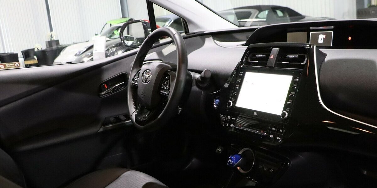 Toyota Prius Plug-in Hybrid EXECUTIVE / LED, VC+HEAD-UP 34.000 km 26.777 &euro; Hamm 59077