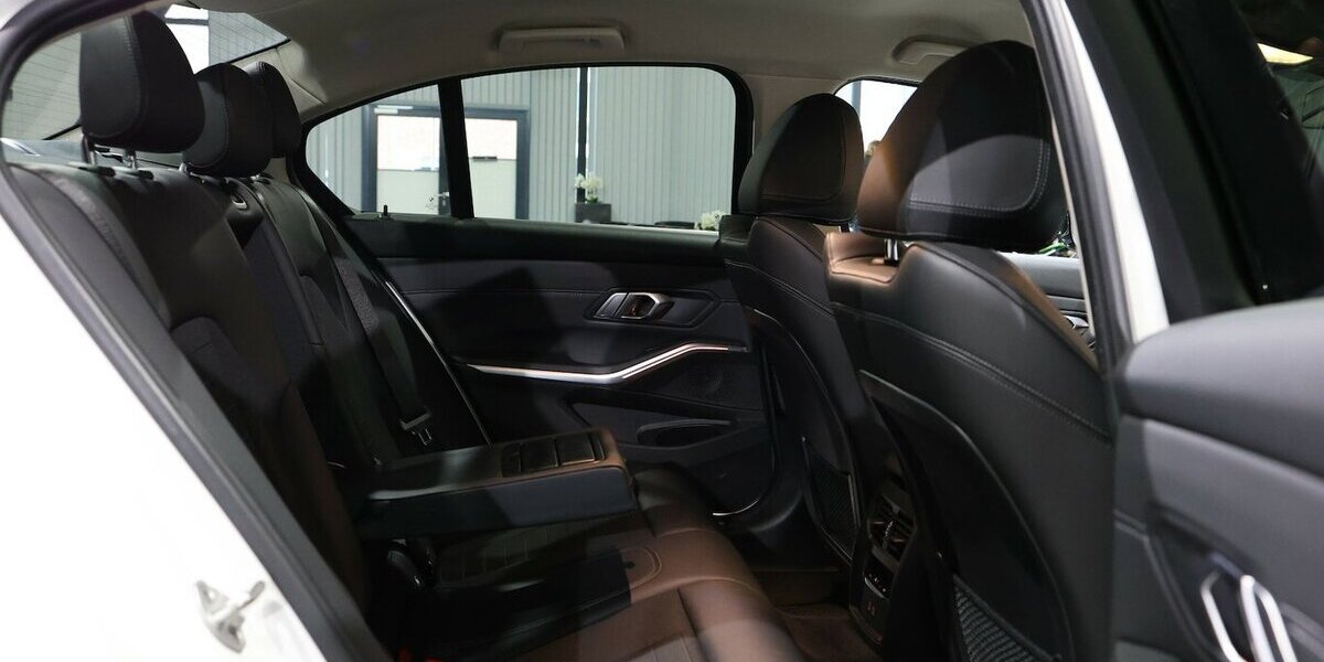 BMW 318d SPORT-LINE / LEDER, LIVE-COCKPIT-PRO, LED 107.000 km 27.333 &euro; Hamm 59077