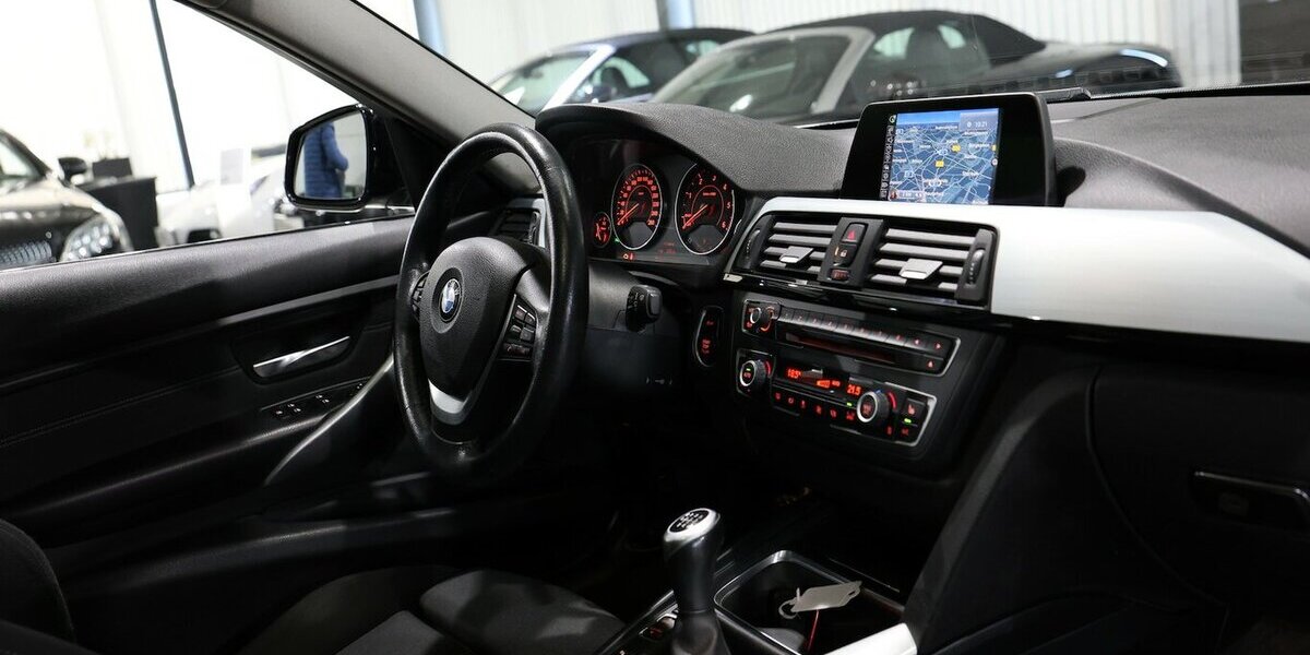 BMW 318d Touring blue PERFORMANCE SPORT / PANORAMA 80.000 km 15.111 &euro; Hamm 59077