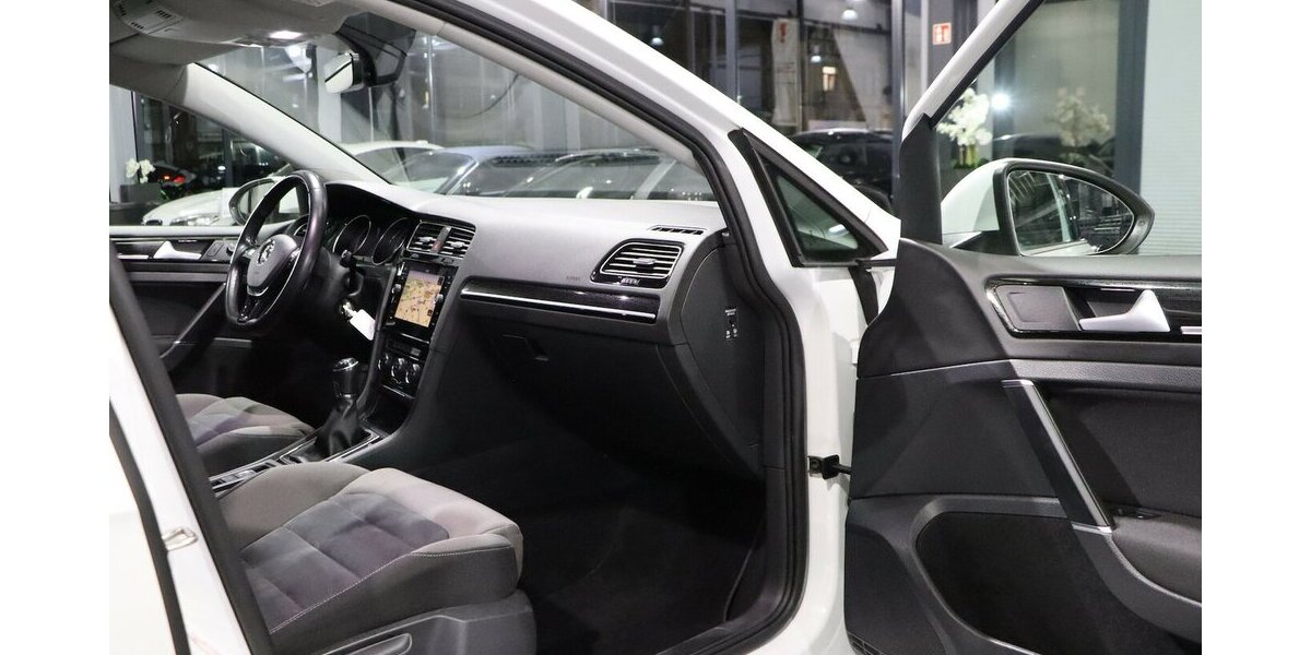 VW Golf VII 1.5 TSI HIGHLINE R-LINE SPORT BLACK LED 192.000 km 11.444 &euro; Hamm 59077