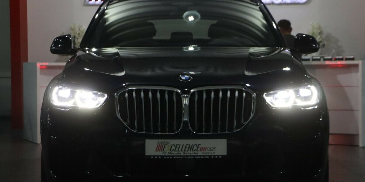 BMW X5 xDrive 40d INDIVIDUAL M-SPORTPAKET SKY-LOUNGE 116.847 km 52.777 &euro; Hamm 59077