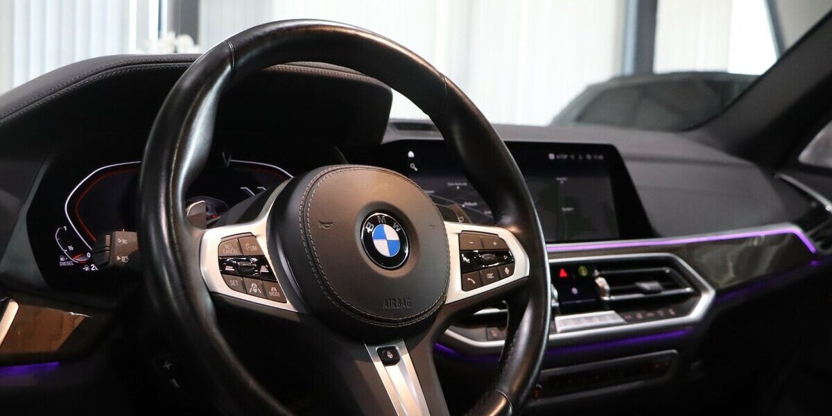 BMW X5 xDrive 40d INDIVIDUAL M-SPORTPAKET SKY-LOUNGE 116.847 km 52.777 &euro; Hamm 59077