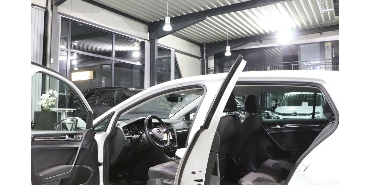 VW Golf VII 1.5 TSI HIGHLINE R-LINE SPORT BLACK LED 192.000 km 11.444 &euro; Hamm 59077
