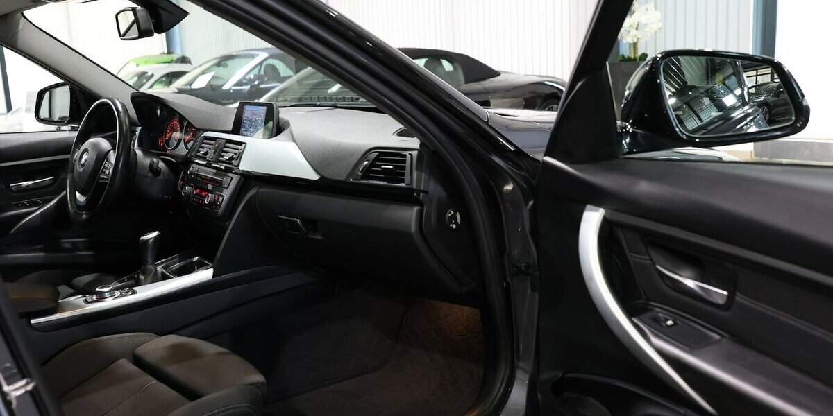 BMW 318d Touring blue PERFORMANCE SPORT / PANORAMA 80.000 km 15.111 &euro; Hamm 59077