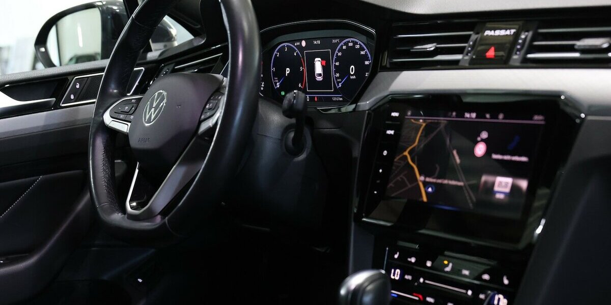 VW Passat Variant 2.0 TDI DSG BUSINESS IQ PANORAMA 122.000 km 22.444 &euro; Hamm 59077