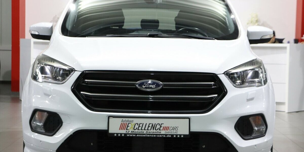 Ford Kuga ST-LINE SPORT WHITE & BLACK / XENON, LEDER 127.000 km 14.911 &euro; Hamm 59077