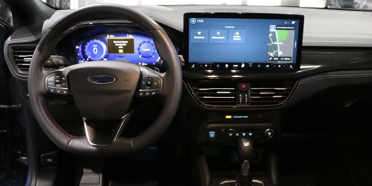 Ford Focus EB HYBRID ST-LINE SPORT VIGNALE MATRIX-LED 34.000 km 22.991 &euro; Hamm 59077