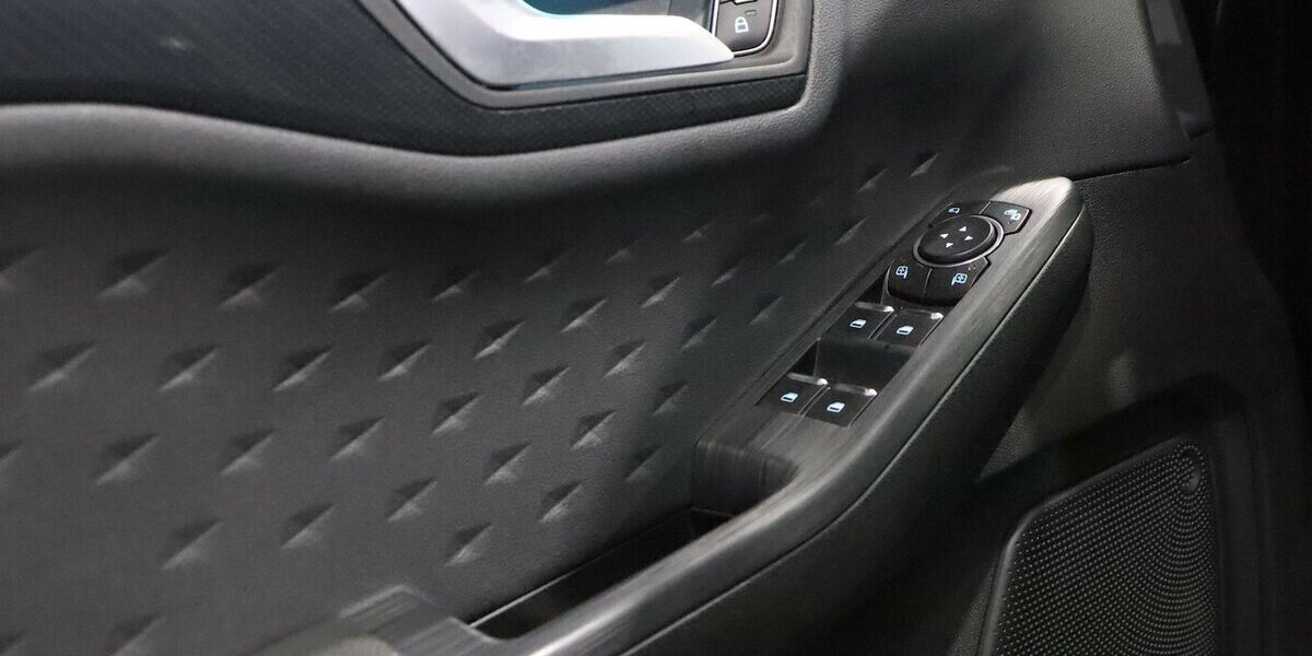 Ford Kuga 2.0 ECOBLUE STYLE ST-LINE SPORT BLACK / LED 125.000 km 16.991 &euro; Hamm 59077