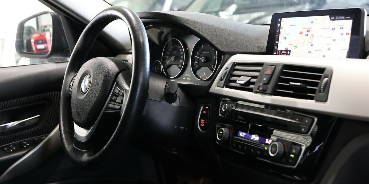 BMW 330d Touring xDrive Advantage / LED, HEAD-UP 227.000 km 12.202 &euro; Hamm 59077