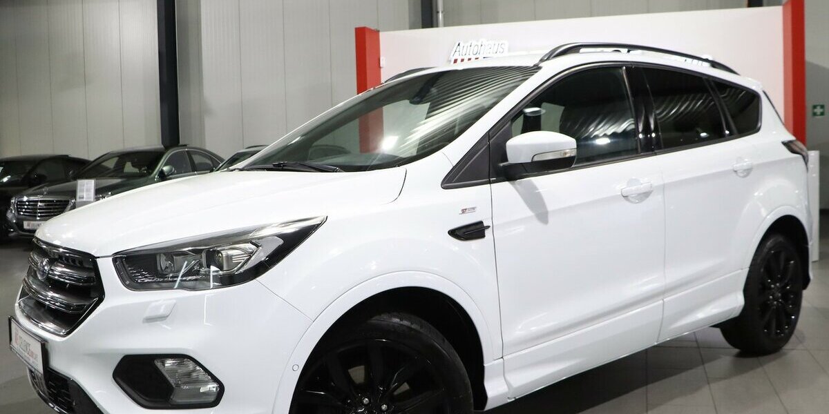 Ford Kuga ST-LINE SPORT WHITE & BLACK / XENON, LEDER 127.000 km 14.911 &euro; Hamm 59077