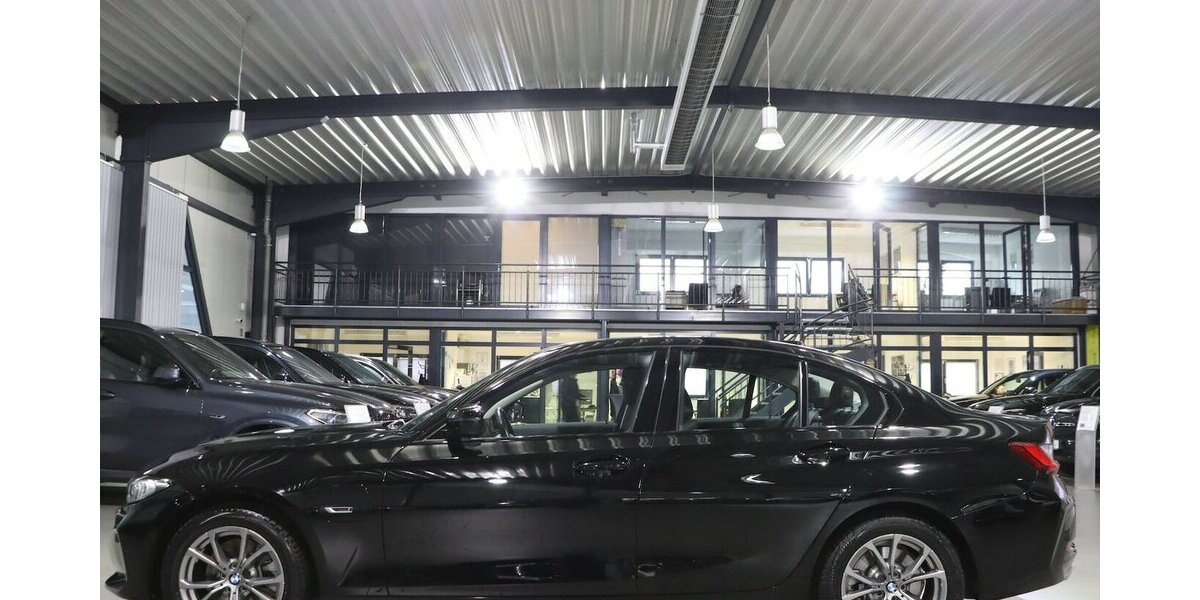 BMW 330e LIMOUSINE SHADOW CURVED+HEAD-UP, LED, H/K 46.000 km 30.444 &euro; Hamm 59077