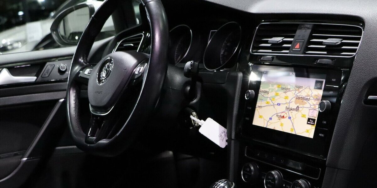 VW Golf VII 1.5 TSI HIGHLINE R-LINE SPORT BLACK LED 192.000 km 11.444 &euro; Hamm 59077