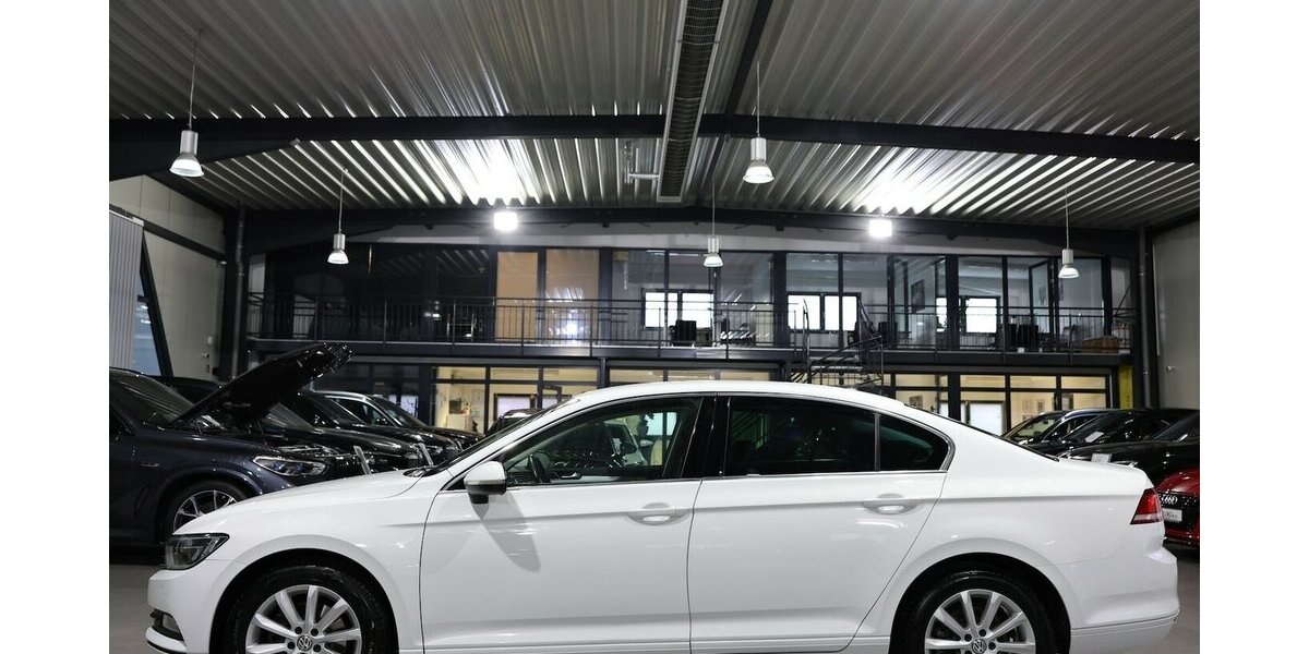 VW Passat 1.6 TDI Comfortline WHITE / MASSAGE+SHZ 176.000 km 10.444 &euro; Hamm 59077