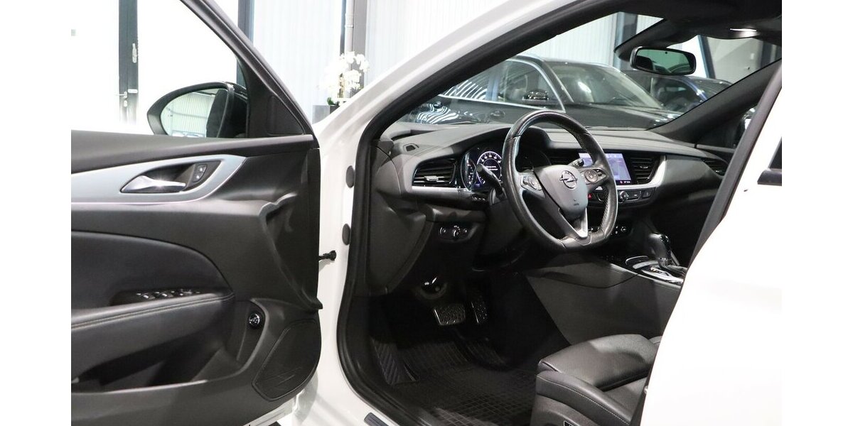 Opel Insignia 2.0 ST 4x4 OPC-LINE GSI WHITE / VC+HUD 140.000 km 19.444 &euro; Hamm 59077