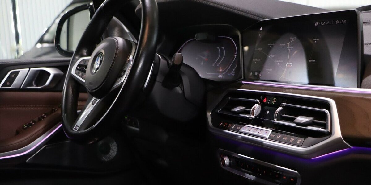 BMW X5 xDrive 40d INDIVIDUAL M-SPORTPAKET SKY-LOUNGE 116.847 km 52.777 &euro; Hamm 59077