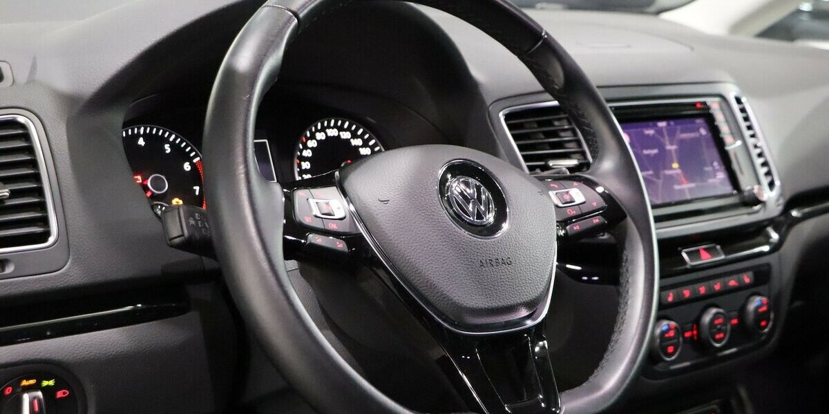 VW Sharan 1.4 TSI BUSINESS HIGHLINE / XENON / TOP 64.000 km 26.991 &euro; Hamm 59077