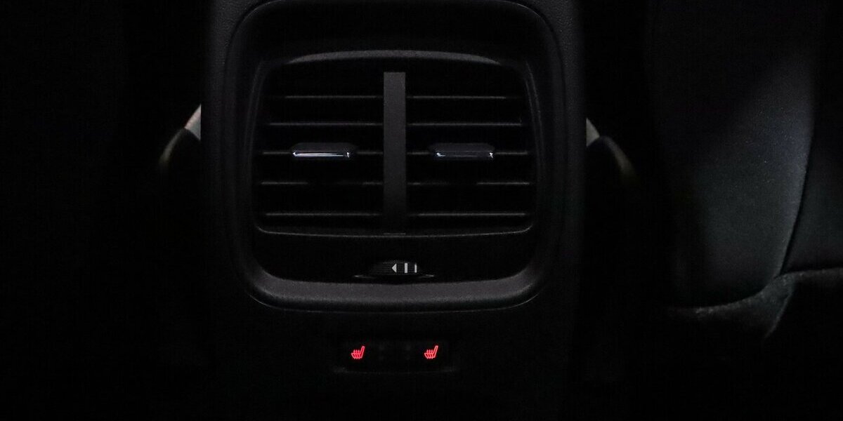 Ford Kuga 2.0 ECOBLUE STYLE ST-LINE SPORT BLACK / LED 125.000 km 16.991 &euro; Hamm 59077