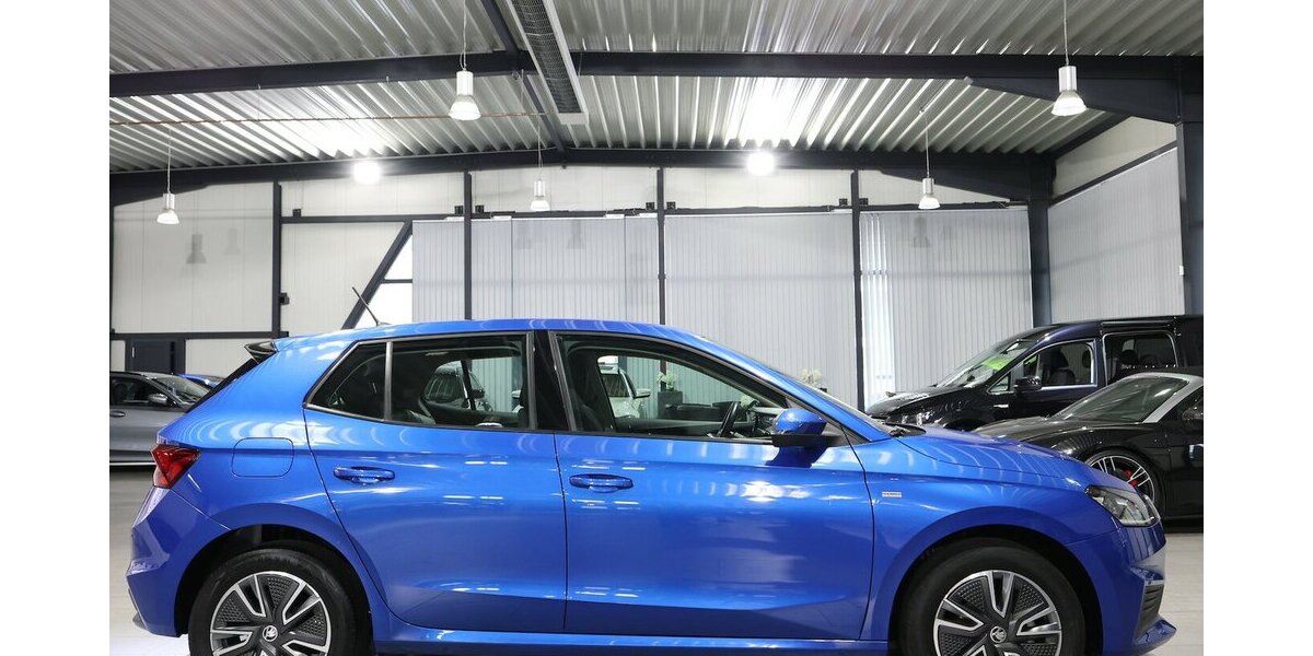 Skoda Fabia 1.0 TOUR RACE BLUE / LED / GROßES-DISPLAY 55.000 km 12.991 &euro; Hamm 59077