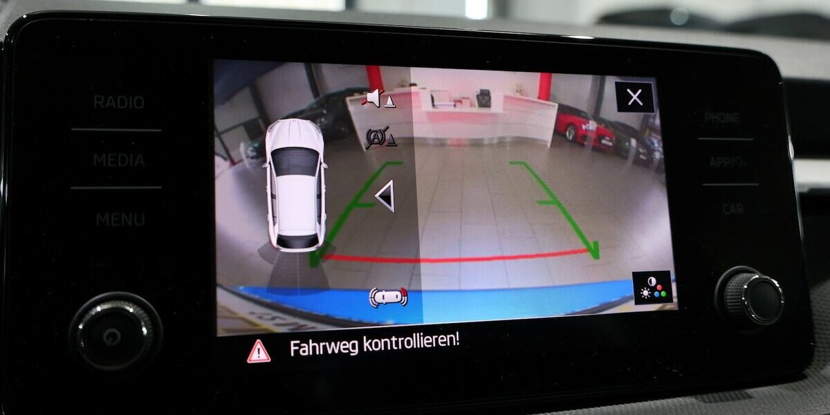 Skoda Fabia 1.0 TOUR RACE BLUE / LED / GROßES-DISPLAY 55.000 km 12.991 &euro; Hamm 59077