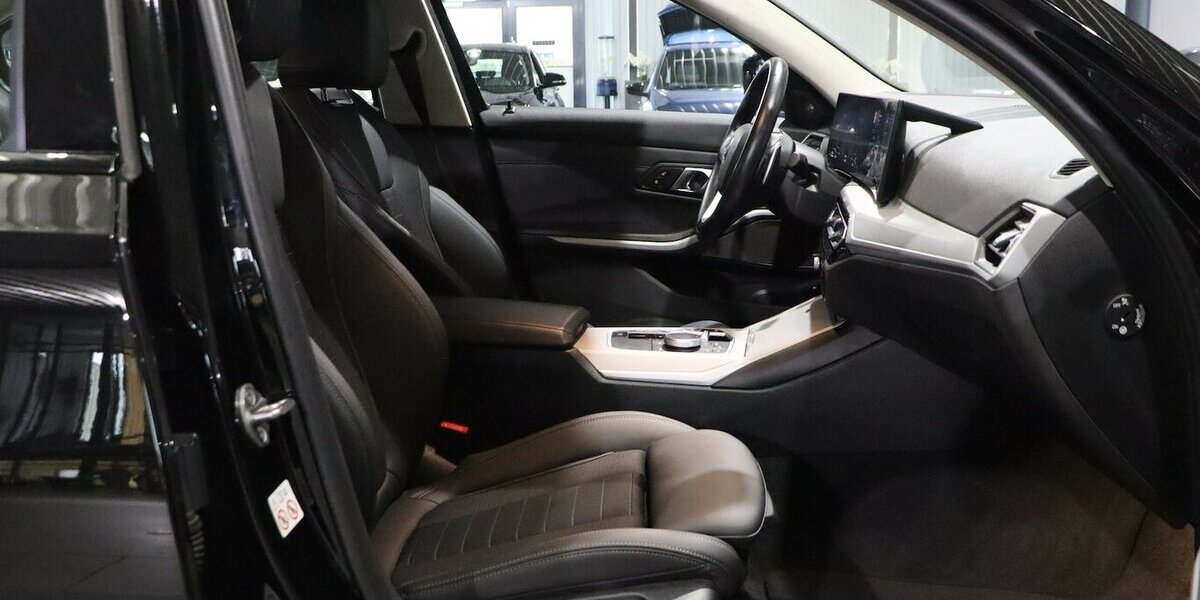 BMW 330e LIMOUSINE SHADOW CURVED+HEAD-UP, LED, H/K 46.000 km 30.444 &euro; Hamm 59077