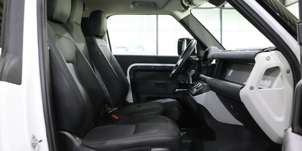 Land Rover Defender D200 90S / 6-SITZER / PANORAMA-SEITEN 69.000 km 52.991 &euro; Hamm 59077