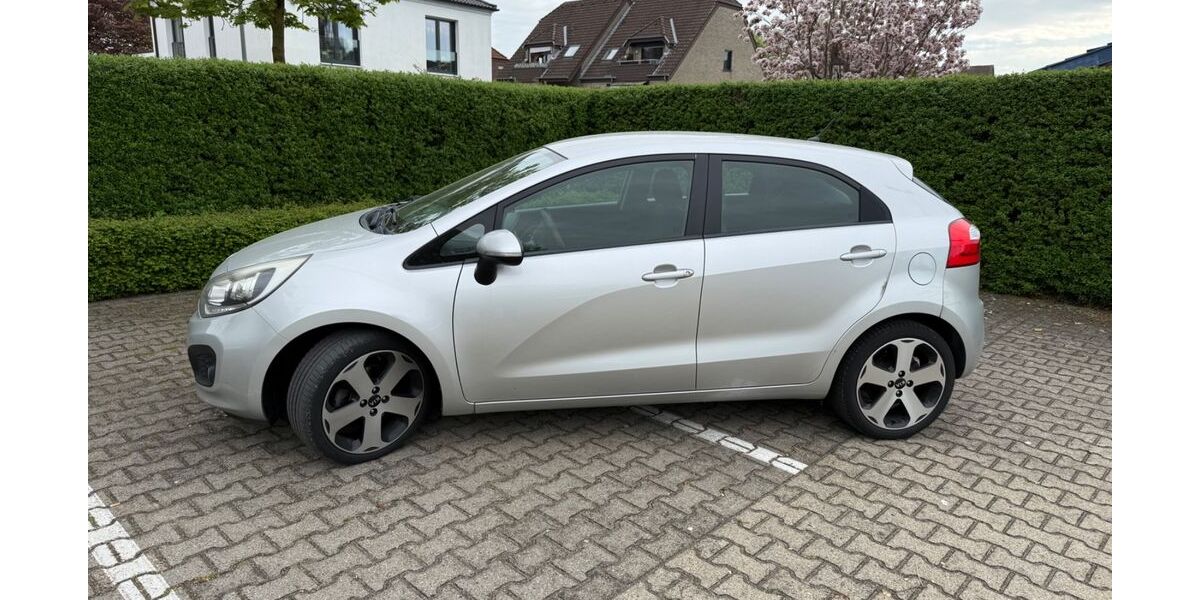 Kia Rio 148.000 km 4.500 &euro; Ahlen 59227