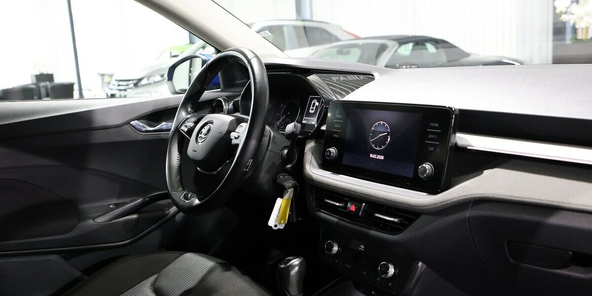 Skoda Fabia 1.0 TOUR RACE BLUE / LED / GROßES-DISPLAY 55.000 km 12.991 &euro; Hamm 59077