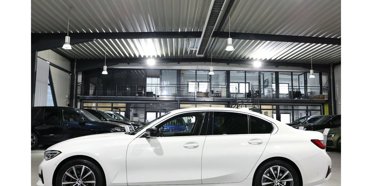 BMW 318d SPORT-LINE / LEDER, LIVE-COCKPIT-PRO, LED 107.000 km 27.333 &euro; Hamm 59077