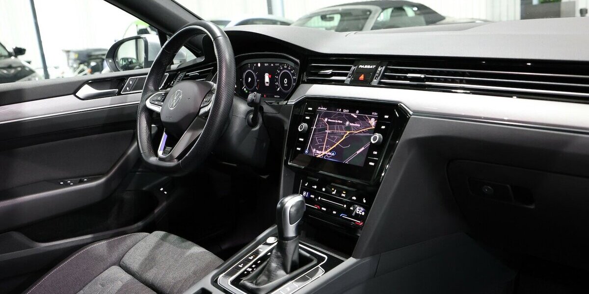 VW Passat Variant GTE DSG IQ BUSINESS R-LINE SPORT 86.000 km 23.991 &euro; Hamm 59077