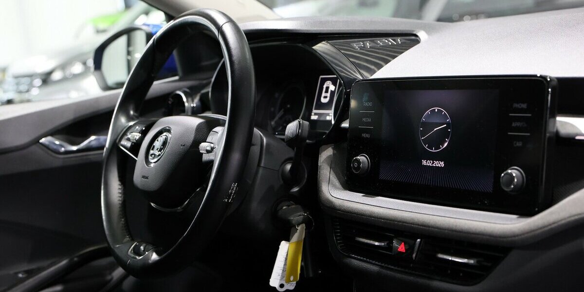 Skoda Fabia 1.0 TOUR RACE BLUE / LED / GROßES-DISPLAY 55.000 km 12.991 &euro; Hamm 59077