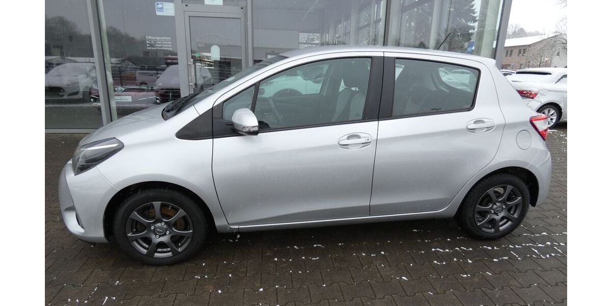 Toyota Yaris 102.000 km 8.999 &euro; Bergkamen 59192
