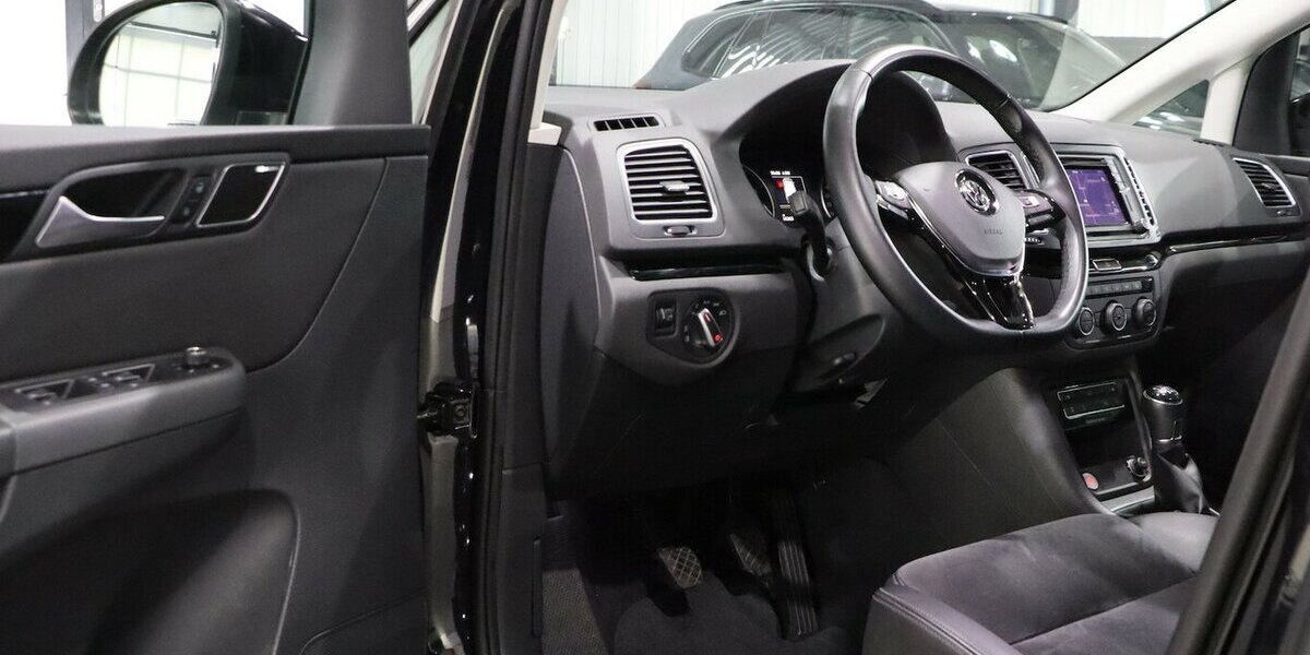 VW Sharan 1.4 TSI BUSINESS HIGHLINE / XENON / TOP 64.000 km 26.991 &euro; Hamm 59077