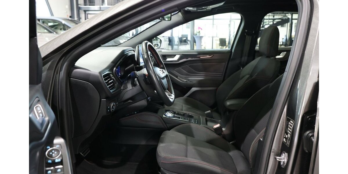 Ford Focus Tunier 1.5 EB ST-LINE-X SPORT / PANORAMA 108.000 km 17.991 &euro; Hamm 59077