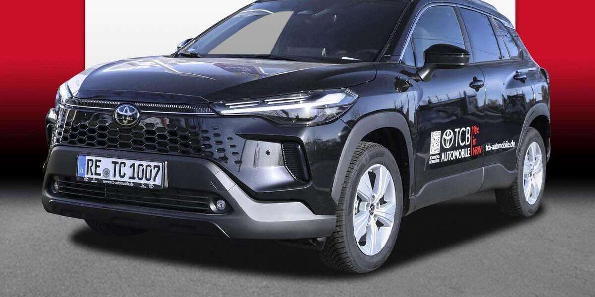 Toyota Corolla Cross 1.111 km 39.989 &euro; Kamen 59174