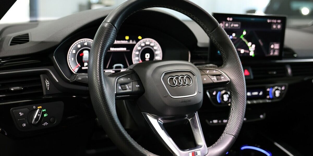 Audi A4 Avant 45 TFSI Q COMPETITION S-LINE BLACK 98.000 km 33.444 &euro; Hamm 59077