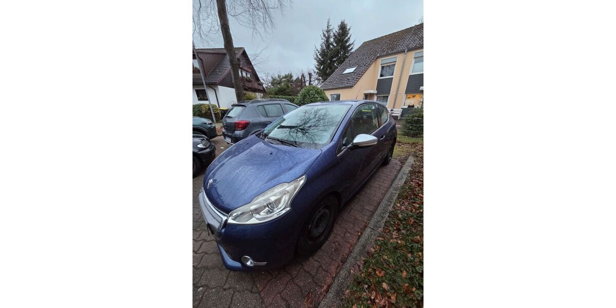 Peugeot 208 95.000 km 4.800 &euro; Menden 58706