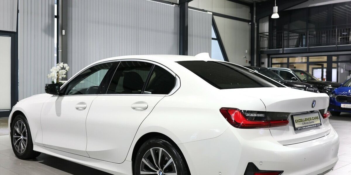 BMW 318d SPORT-LINE / LEDER, LIVE-COCKPIT-PRO, LED 107.000 km 27.333 &euro; Hamm 59077