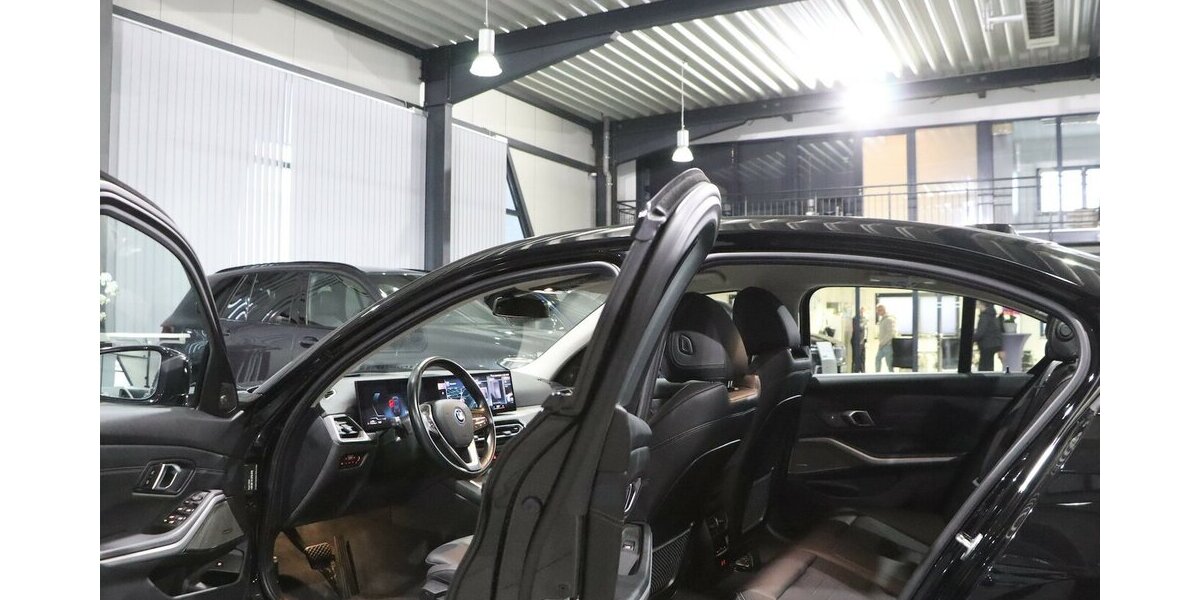 BMW 330e LIMOUSINE SHADOW CURVED+HEAD-UP, LED, H/K 46.000 km 30.444 &euro; Hamm 59077