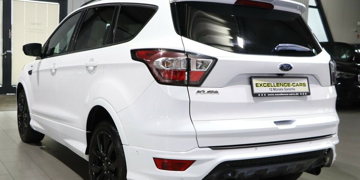 Ford Kuga ST-LINE SPORT WHITE & BLACK / XENON, LEDER 127.000 km 14.911 &euro; Hamm 59077
