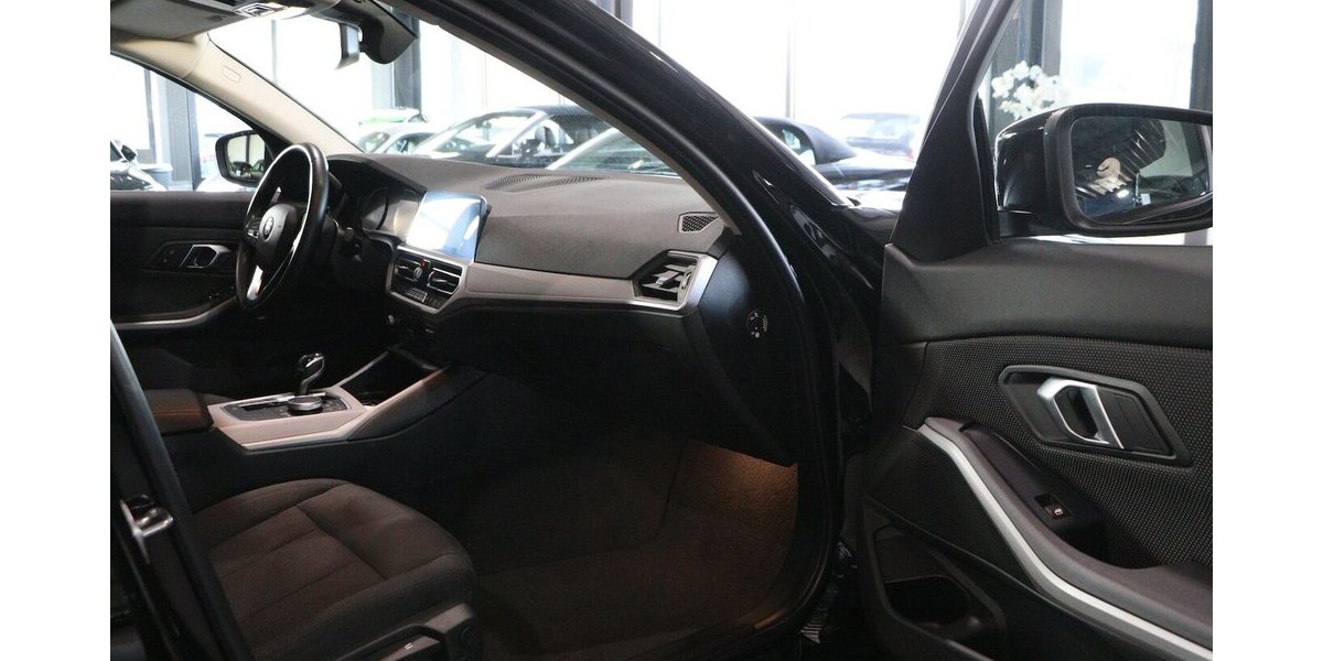 BMW 330d Touring ADVANTAGE / LED / LIVE+NAVI+ 149.000 km 22.444 &euro; Hamm 59077