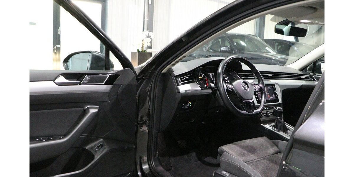 VW Passat 1.4 TSI Comfortline NAVI-DM+APPLE+ANDROID 159.000 km 12.111 &euro; Hamm 59077