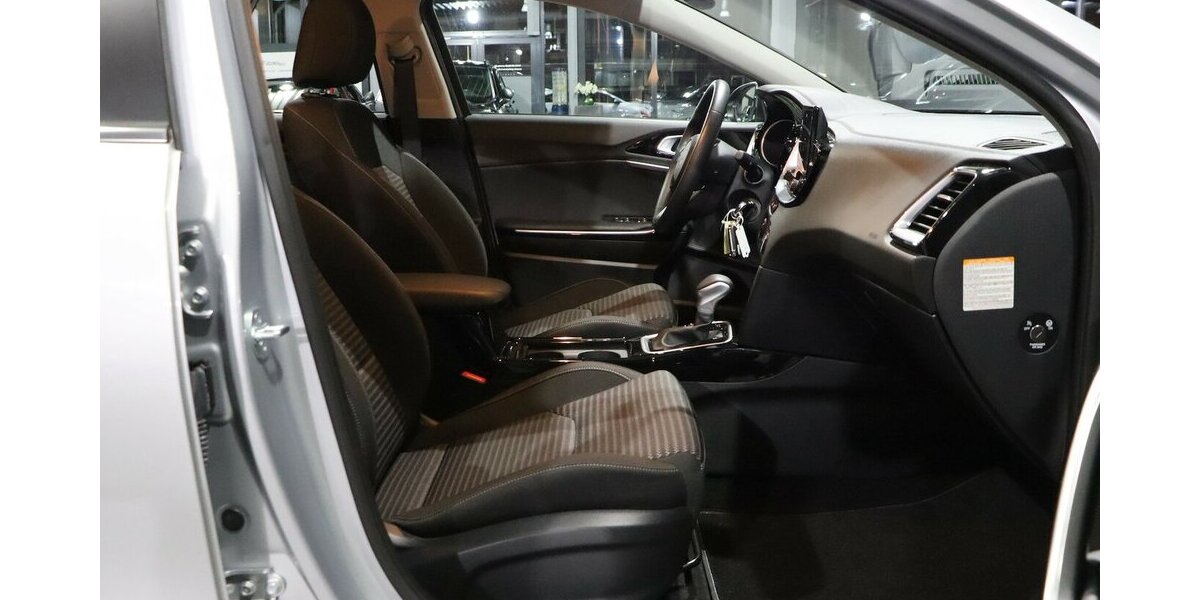 Kia cee´d Sportswagon 1.6 D VISION / 6.000-KM / TOP 6.000 km 22.888 &euro; Hamm 59077