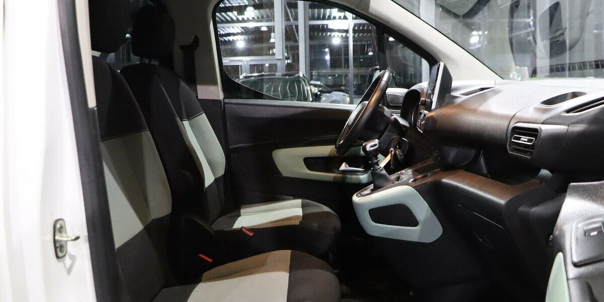 Citroen Berlingo 130 BLUE-HDI SHINE-XL 5-SITZER, 1.HAND 148.000 km 14.221 &euro; Hamm 59077